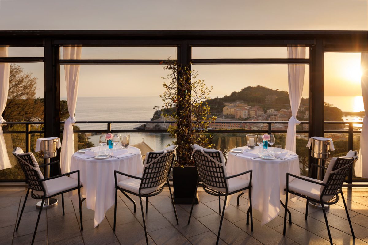shawn-talbot-photograph-hotel-resort-dining-view-italy-vis-a-vis Hospitality photographer Shawn Talbot of romantic rooftop dining at hotel resort in Italy